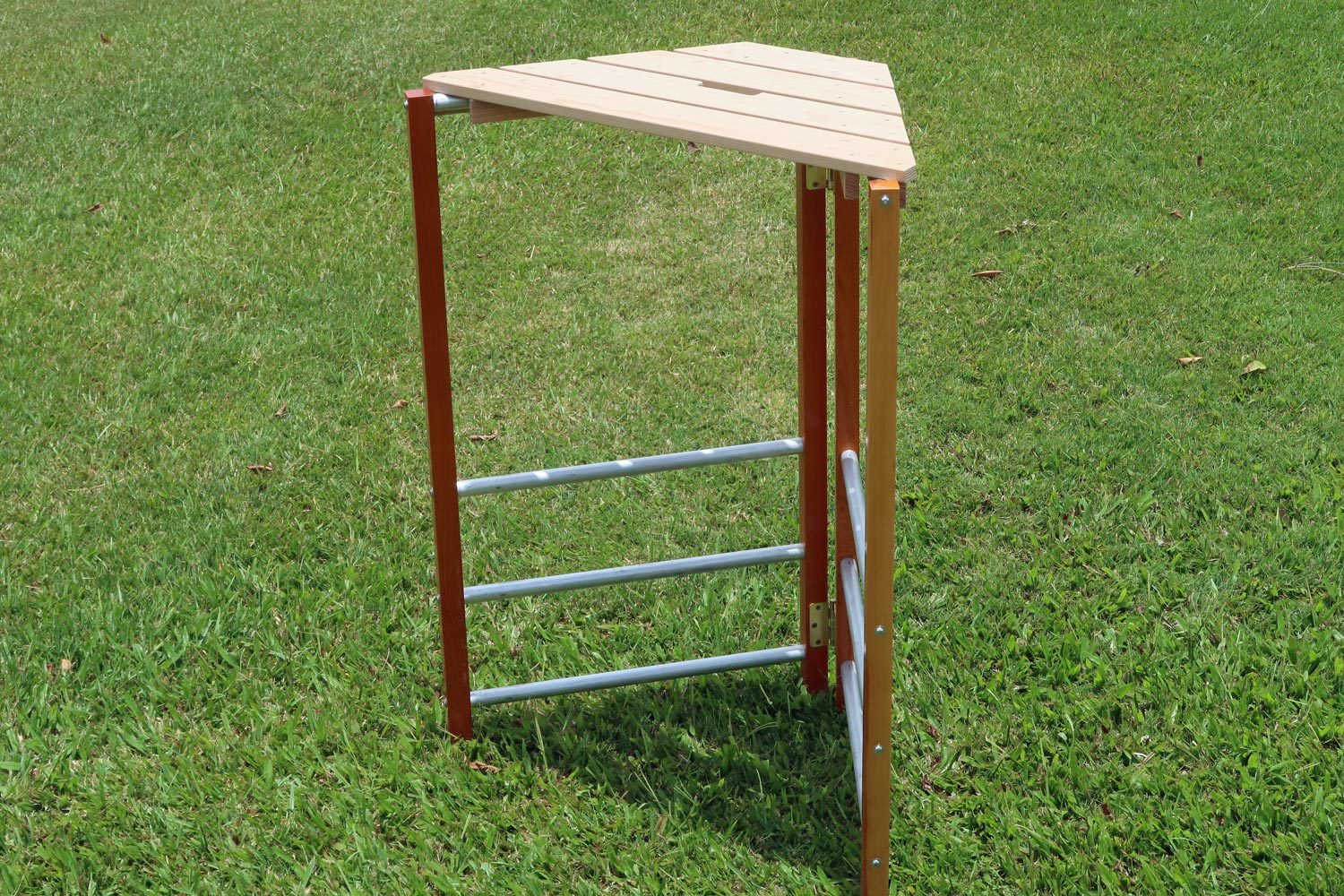 StarStep Observing Chair をを流用した机