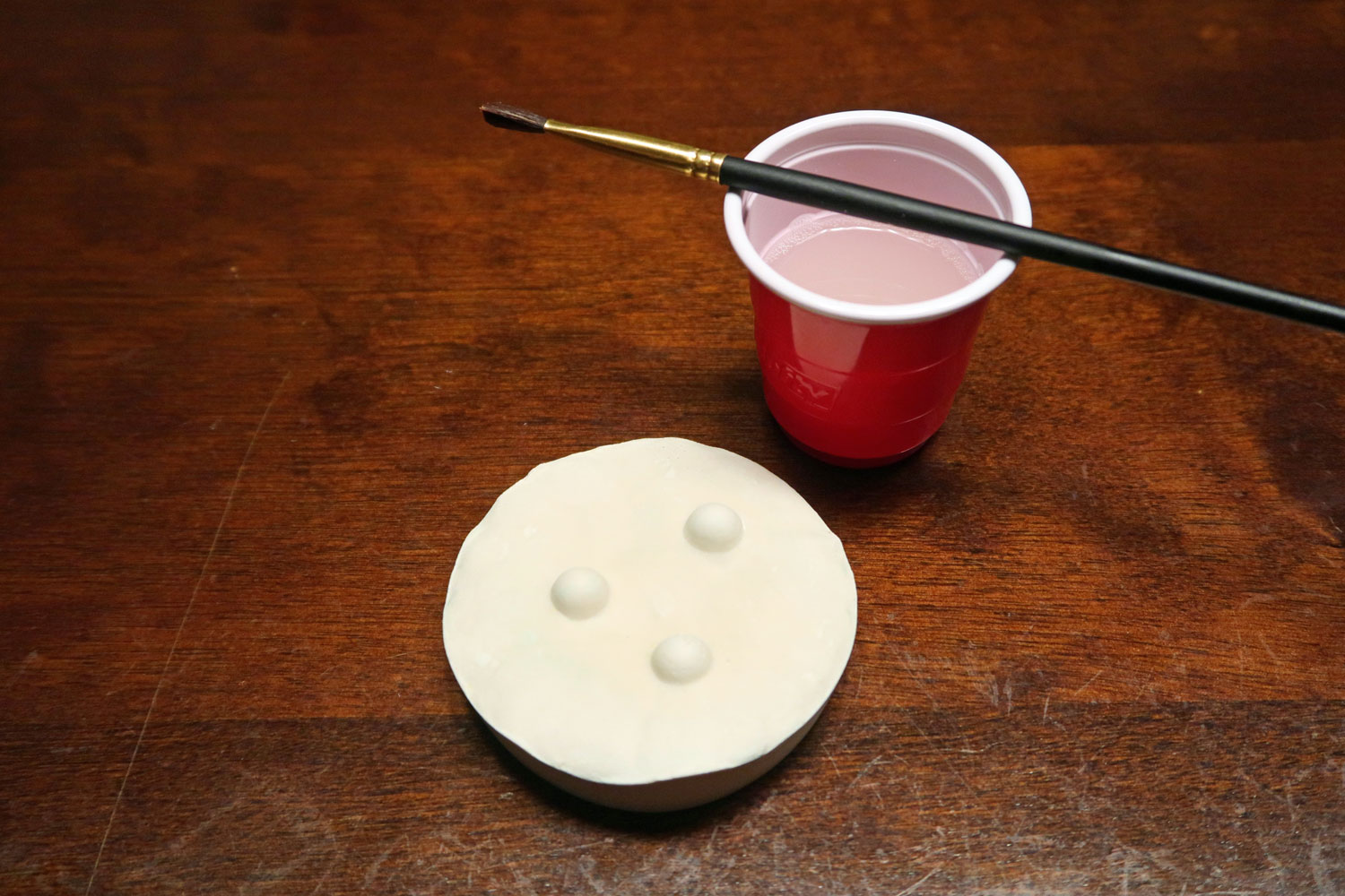 石膏型への石鹸水の塗布