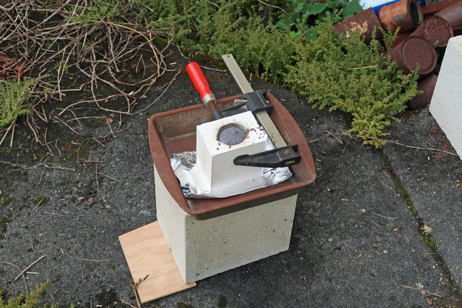 電気炉による青銅の鋳造