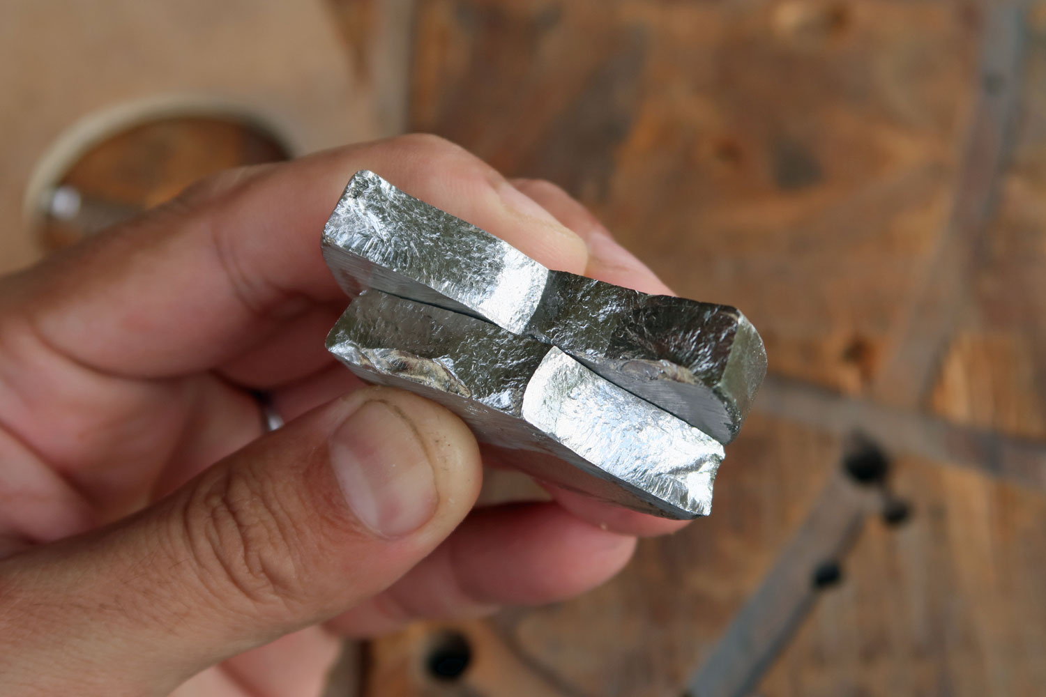 金属鏡の「割れ」