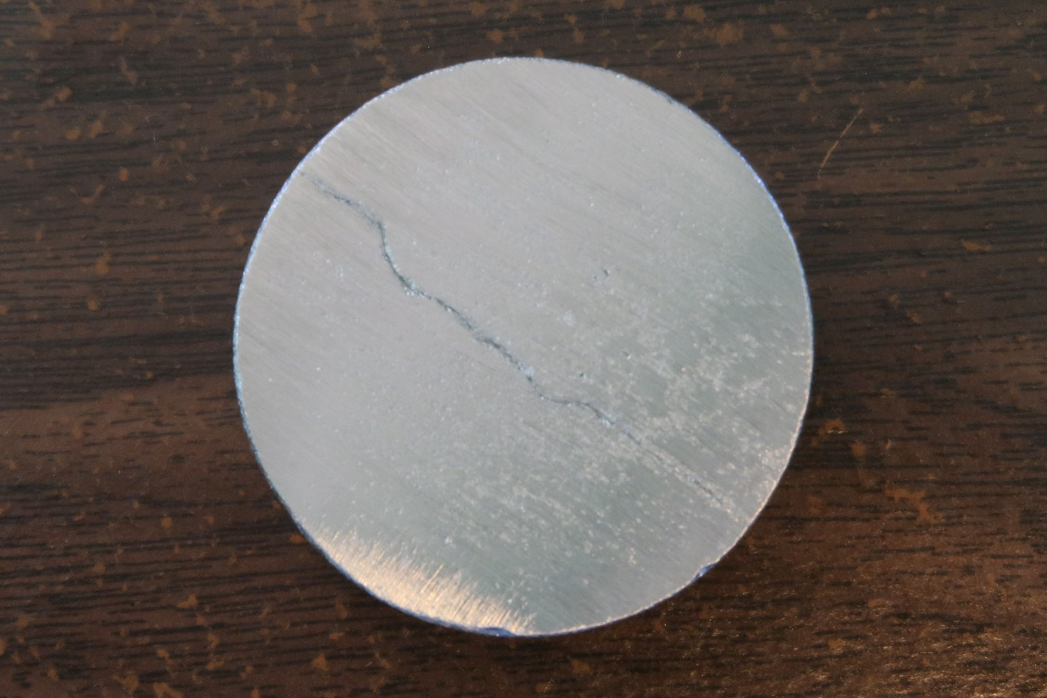 研削中に割れた金属鏡