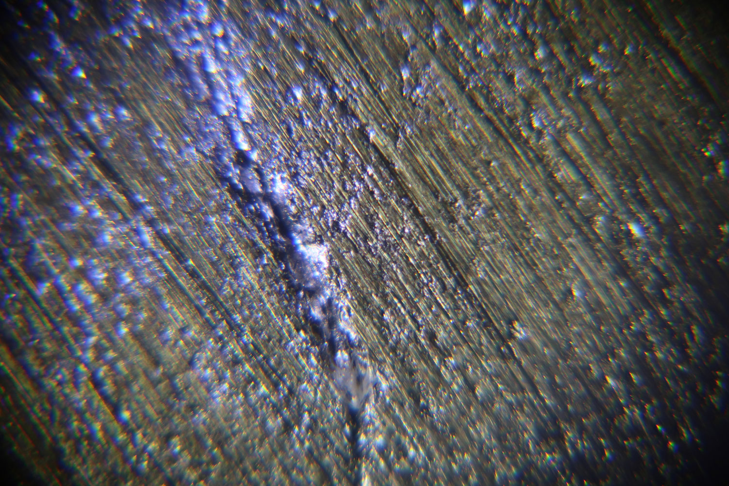 研削中に割れた金属鏡